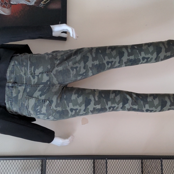 11 Cali High Waisted Jean Army Print - Picture 6 of 10